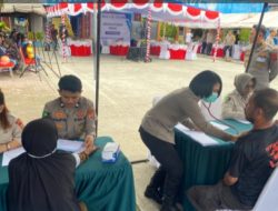 Kapolda Maluku Ikuti Vicon Pangan Murah Mabes Polri, Salurkan 5 Ton Beras untuk Warga Desa Poka