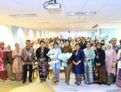 PERKUAT PERAN PEREMPUAN DALAM MENDORONG PEMBANGUNAN NASIONAL DI ERA DIGITAL Webinar “Kartini Masa Kini: Perempuan, Pengetahuan, dan Perubahan”
