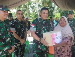 Pangdam Pattimura Sambangi Warga Waimili dan Salurkan Bantuan Perbaikan Masjid