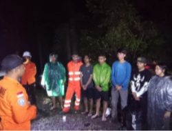 13 Pendaki Gunung Simalopu Dievakuasi, Tiga Alami Hipotermia dan Cedera